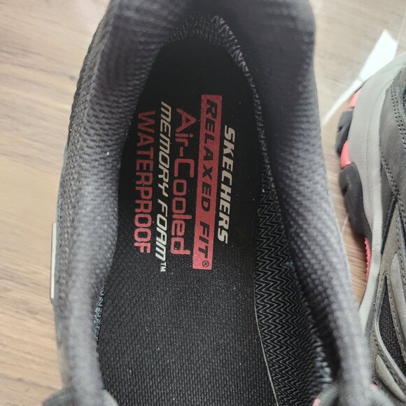 Ladies Black & Pink Waterproff Skechers Size 9 NEW - Picture 10 of 11